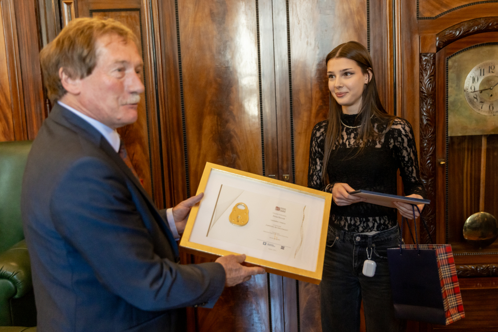 20250624-BSK_3397.jpg-Ławeczka Zakochanych, Miszalski  Autor: B. Świerzowski