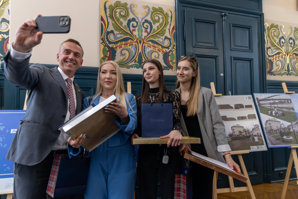 20250624-BSK_3516-Poprawione-Szum.jpg-Ławeczka Zakochanych, Miszalski  Autor: B. Świerzowski