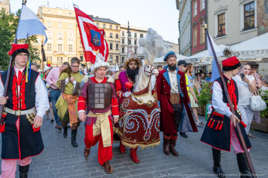 PW_535_006_fot. Piotr Wojnarowski.jpg-Lajkonik, orszak, Miszalski, pochód, tradycja, zdjęcia