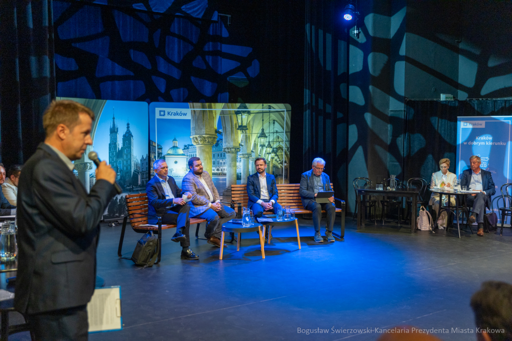 BS-250625-BSK_3933.jpg-Ławka Dialogu, Miszalski, Sęk  Autor: B. Świerzowski