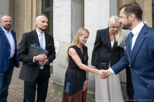 umowa, Swiatowid, muzeum, Miszalski, Sęk,. Niezabitowski, Muzeum Nowej Huty