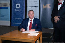 umowa, Swiatowid, muzeum, Miszalski, Sęk,. Niezabitowski, Muzeum Nowej Huty