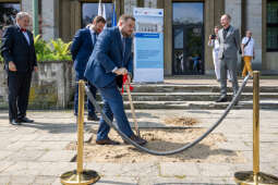 umowa, Swiatowid, muzeum, Miszalski, Sęk,. Niezabitowski, Muzeum Nowej Huty