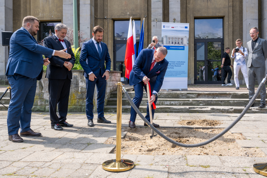 umowa, Swiatowid, muzeum, Miszalski, Sęk,. Niezabitowski, Muzeum Nowej Huty  Autor: P. Wojnarowski