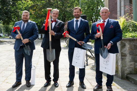 umowa, Swiatowid, muzeum, Miszalski, Sęk,. Niezabitowski, Muzeum Nowej Huty