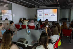 JG_250626_M_8L8A5494.jpg-She STARTS oder BÜRGERINNEN 2.0 – Frauenpower im Business
