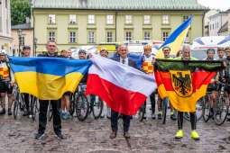 Kraków powitał uczestników rowerowej akcji charytatywnej „Bike Convoy for Ukraine"