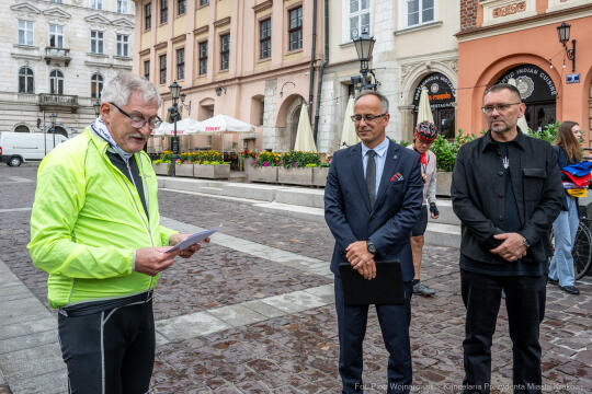 Kraków powitał uczestników rowerowej akcji charytatywnej „Bike Convoy for Ukraine"