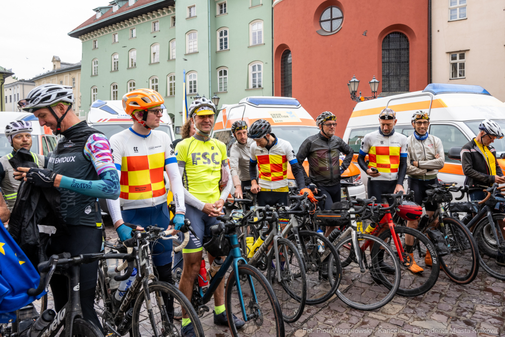 Kraków powitał uczestników rowerowej akcji charytatywnej „Bike Convoy for Ukraine"  Autor: P. Wojnarowski