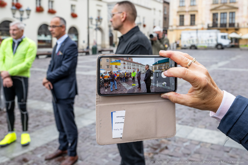 Kraków powitał uczestników rowerowej akcji charytatywnej „Bike Convoy for Ukraine"  Autor: P. Wojnarowski
