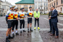 Kraków powitał uczestników rowerowej akcji charytatywnej „Bike Convoy for Ukraine"