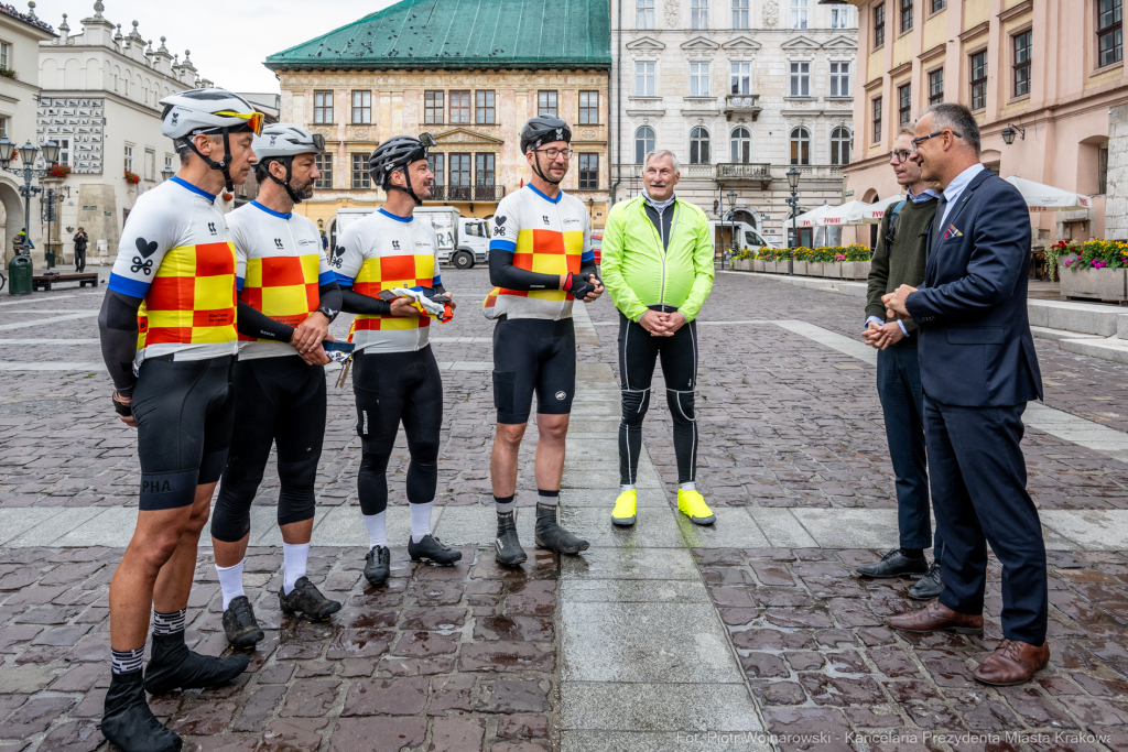 Kraków powitał uczestników rowerowej akcji charytatywnej „Bike Convoy for Ukraine"  Autor: P. Wojnarowski