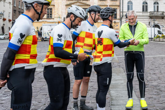Kraków powitał uczestników rowerowej akcji charytatywnej „Bike Convoy for Ukraine"