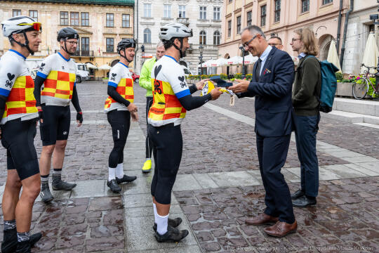 Kraków powitał uczestników rowerowej akcji charytatywnej „Bike Convoy for Ukraine"
