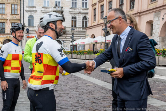 Kraków powitał uczestników rowerowej akcji charytatywnej „Bike Convoy for Ukraine"