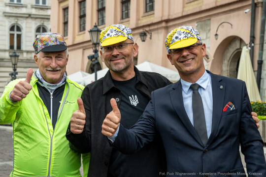 Kraków powitał uczestników rowerowej akcji charytatywnej „Bike Convoy for Ukraine"