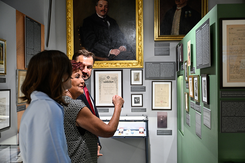 JG_250704_KRK_02756.jpg-wystawa, otwarcie, Pokój Podgórzanina, Stuhr, Muzeum Podgórza  Autor: B. Świerzowski