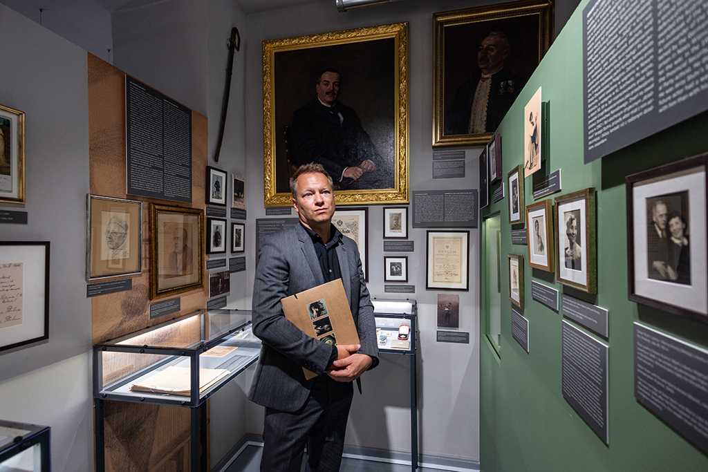 JG_250704_KRK_8752.jpg-wystawa, otwarcie, Pokój Podgórzanina, Stuhr, Muzeum Podgórza  Autor: B. Świerzowski