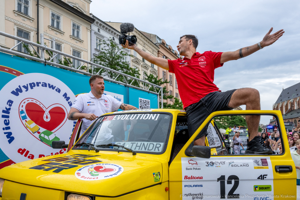 maluchy, 126p, wyprawa, Sęk, Sonik, zbiórka, akcja, chrytatywna  Autor: P. Wojnarowski