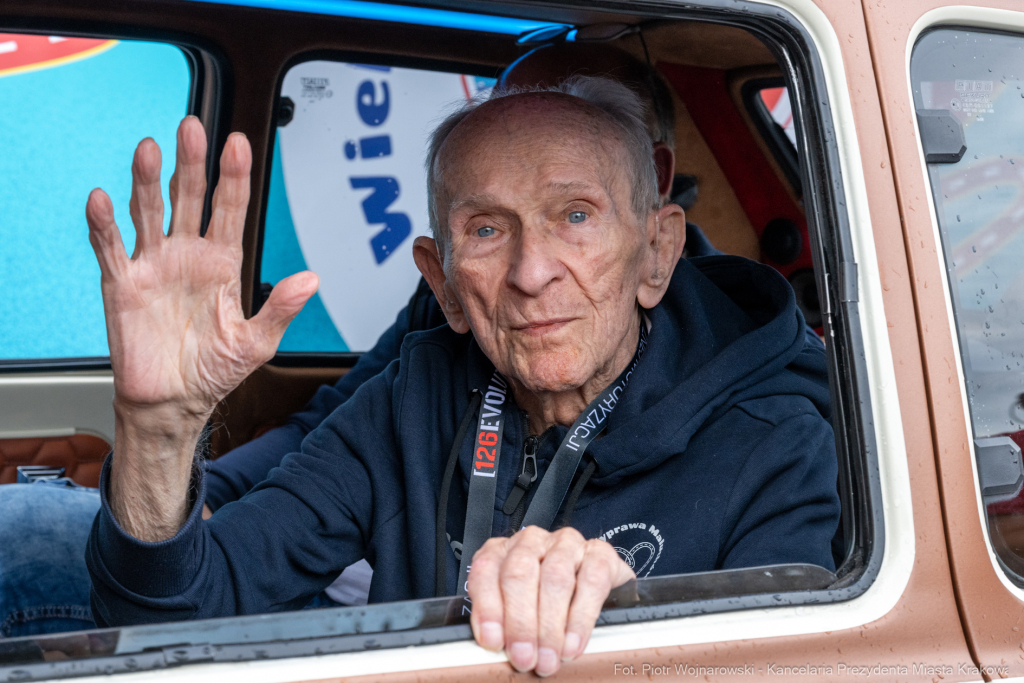 maluchy, 126p, wyprawa, Sęk, Sonik, zbiórka, akcja, chrytatywna  Autor: P. Wojnarowski