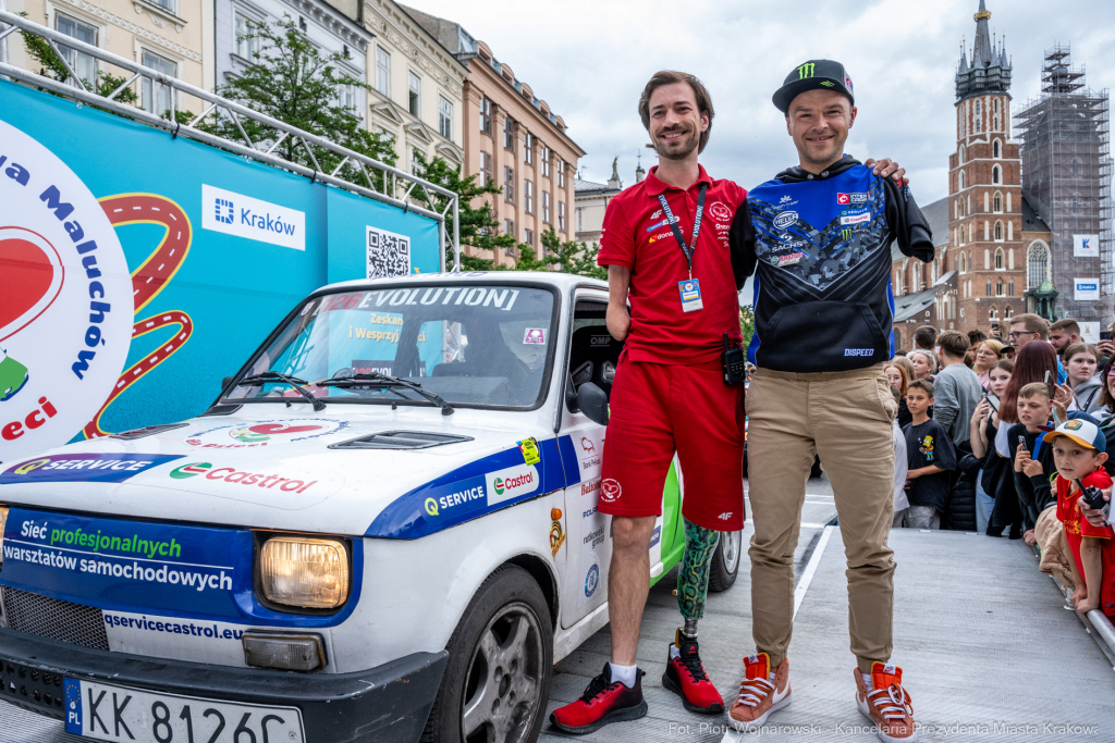 maluchy, 126p, wyprawa, Sęk, Sonik, zbiórka, akcja, chrytatywna  Autor: P. Wojnarowski