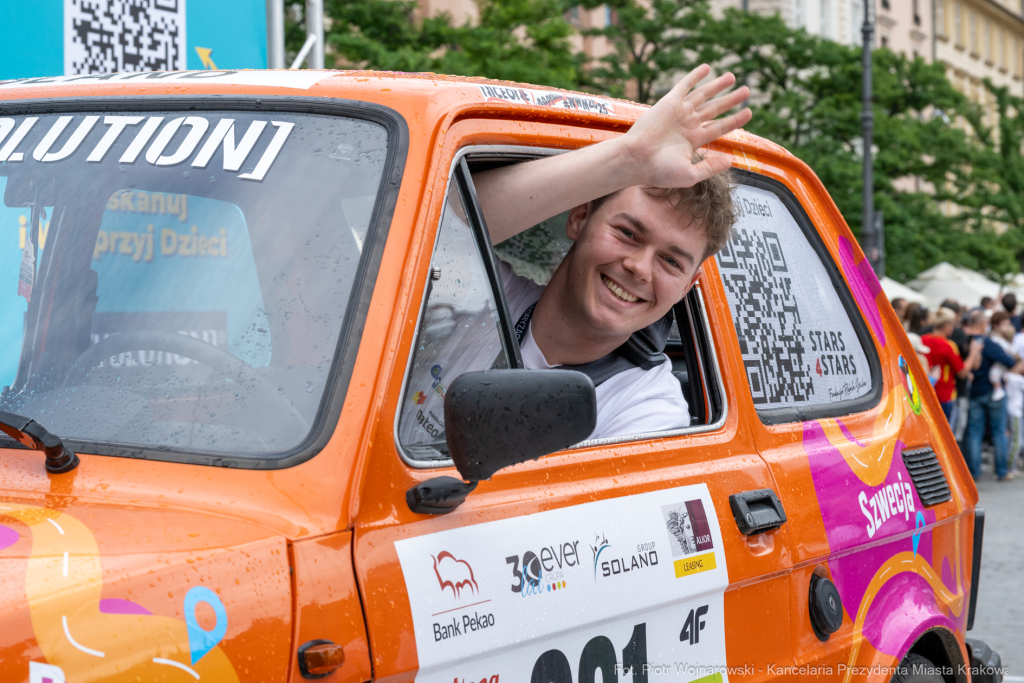 maluchy, 126p, wyprawa, Sęk, Sonik, zbiórka, akcja, chrytatywna  Autor: P. Wojnarowski