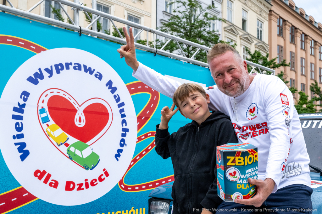 maluchy, 126p, wyprawa, Sęk, Sonik, zbiórka, akcja, chrytatywna  Autor: P. Wojnarowski