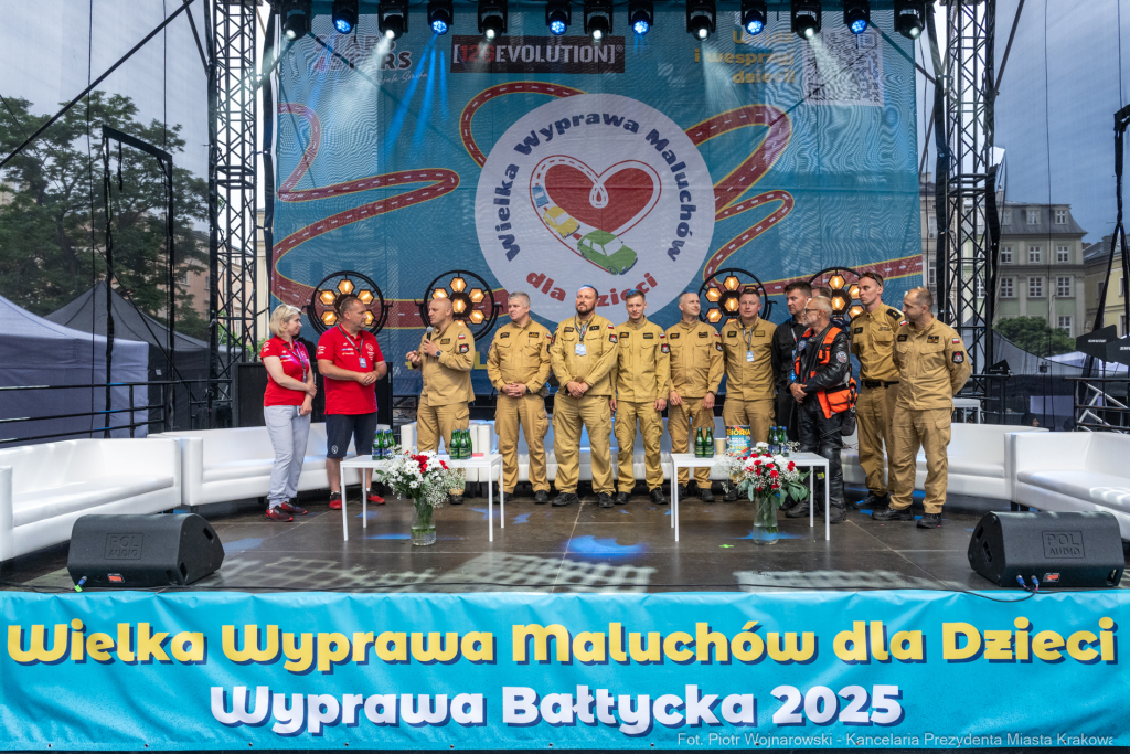 maluchy, 126p, wyprawa, Sęk, Sonik, zbiórka, akcja, chrytatywna  Autor: P. Wojnarowski