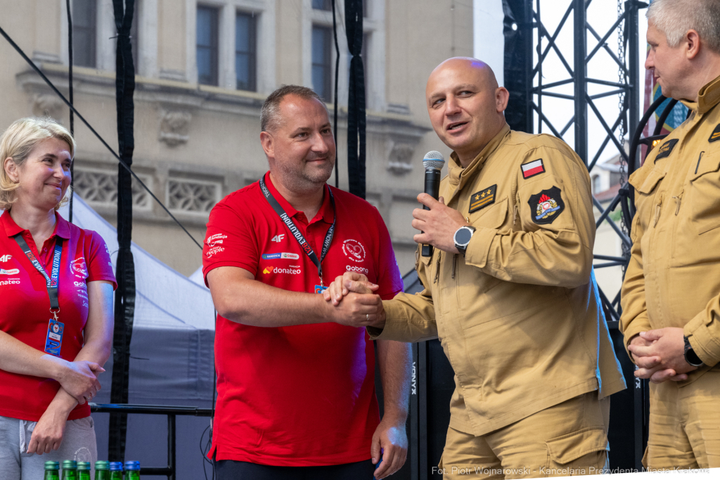 maluchy, 126p, wyprawa, Sęk, Sonik, zbiórka, akcja, chrytatywna  Autor: P. Wojnarowski