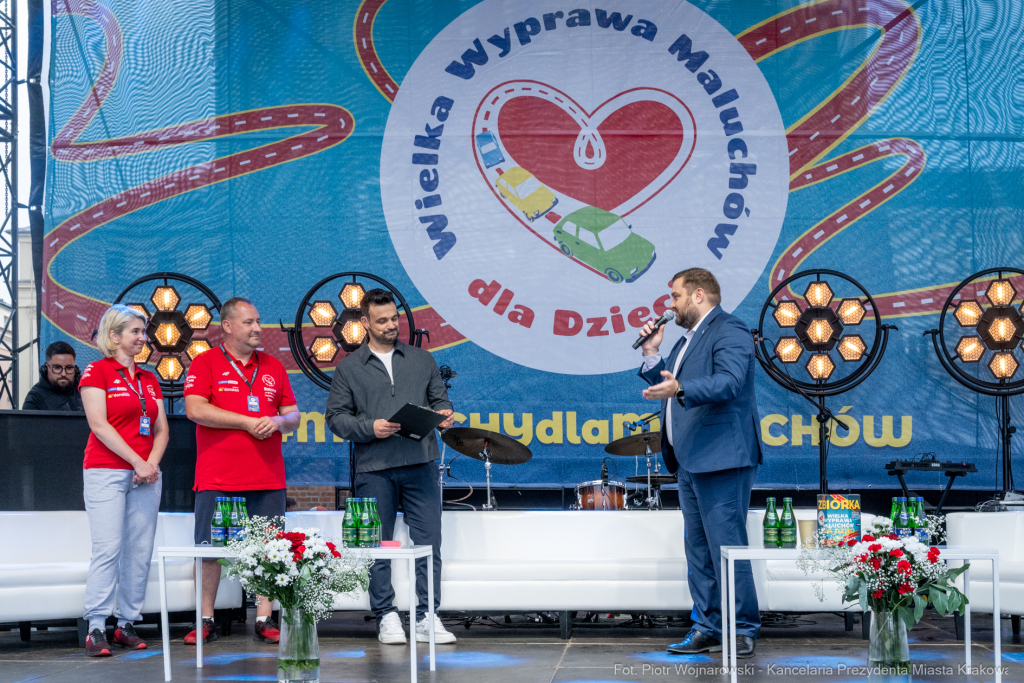 maluchy, 126p, wyprawa, Sęk, Sonik, zbiórka, akcja, chrytatywna  Autor: P. Wojnarowski