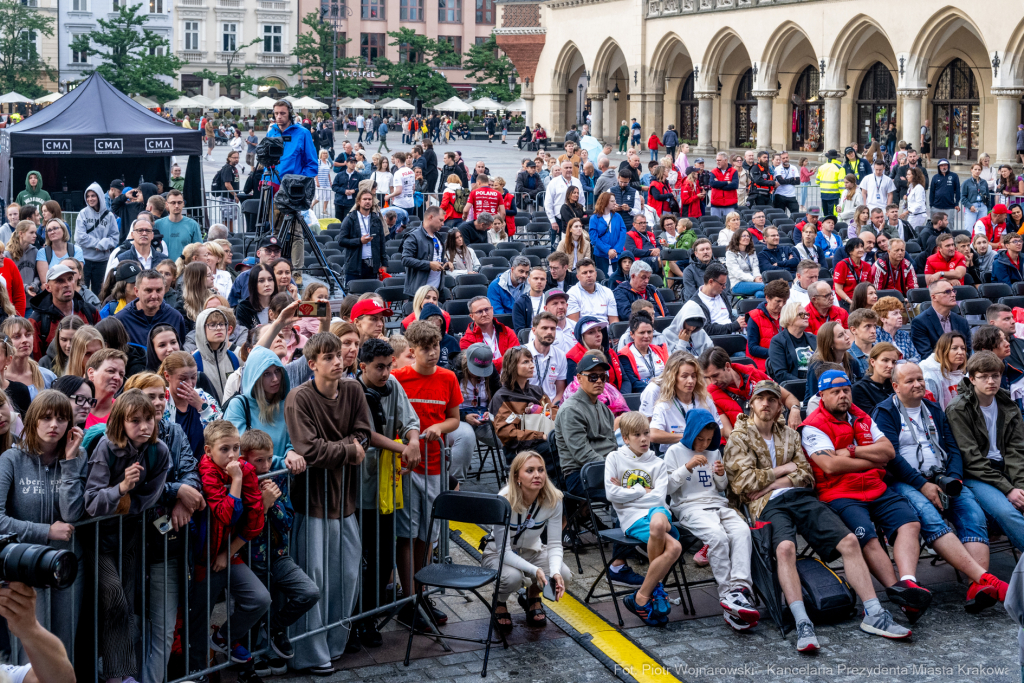 maluchy, 126p, wyprawa, Sęk, Sonik, zbiórka, akcja, chrytatywna  Autor: P. Wojnarowski