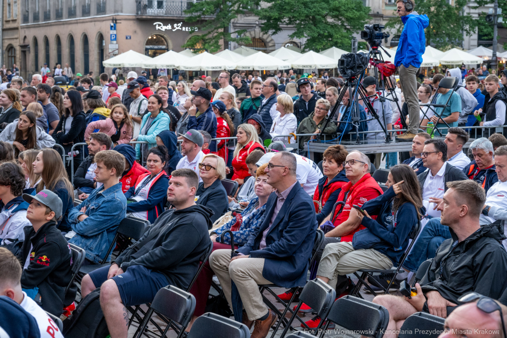 maluchy, 126p, wyprawa, Sęk, Sonik, zbiórka, akcja, chrytatywna  Autor: P. Wojnarowski