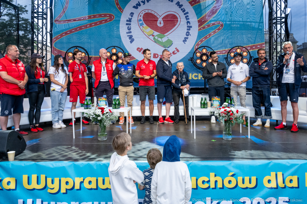 maluchy, 126p, wyprawa, Sęk, Sonik, zbiórka, akcja, chrytatywna  Autor: P. Wojnarowski