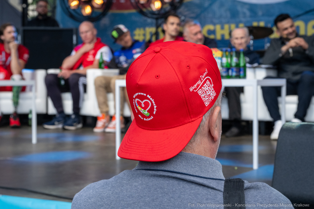 maluchy, 126p, wyprawa, Sęk, Sonik, zbiórka, akcja, chrytatywna  Autor: P. Wojnarowski