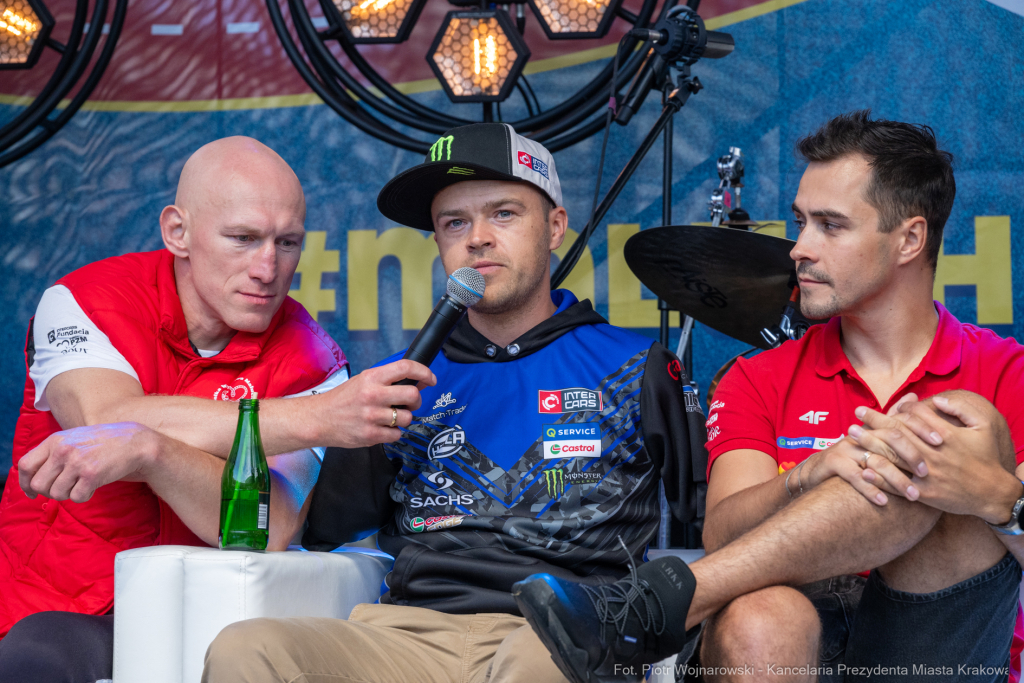 maluchy, 126p, wyprawa, Sęk, Sonik, zbiórka, akcja, chrytatywna  Autor: P. Wojnarowski