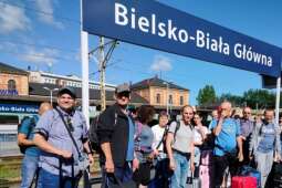 Pożegnalne zdjęcie na peronie dworca w Bielsku- Białej