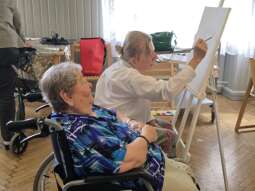 2 (7).jpg-Śladami Mistrzów – inspiracje van Goghiem w DPS Helclów.