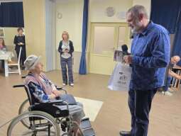 huSIwWF4.jpg-Wyjątkowe spotkanie literackie w DPS Nowaczyńskiego.