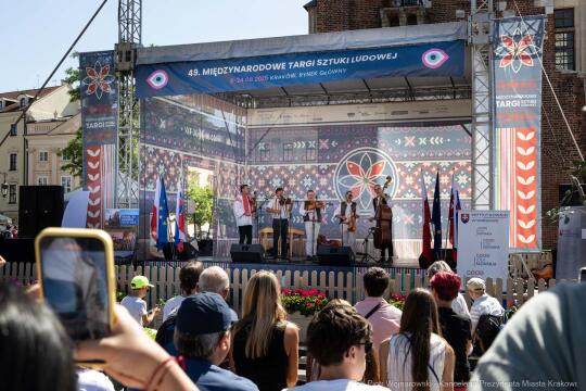 PW_550_004_fot. Piotr Wojnarowski.jpg-targi, sztuka, Kracik, Chamielec, folk, rynek