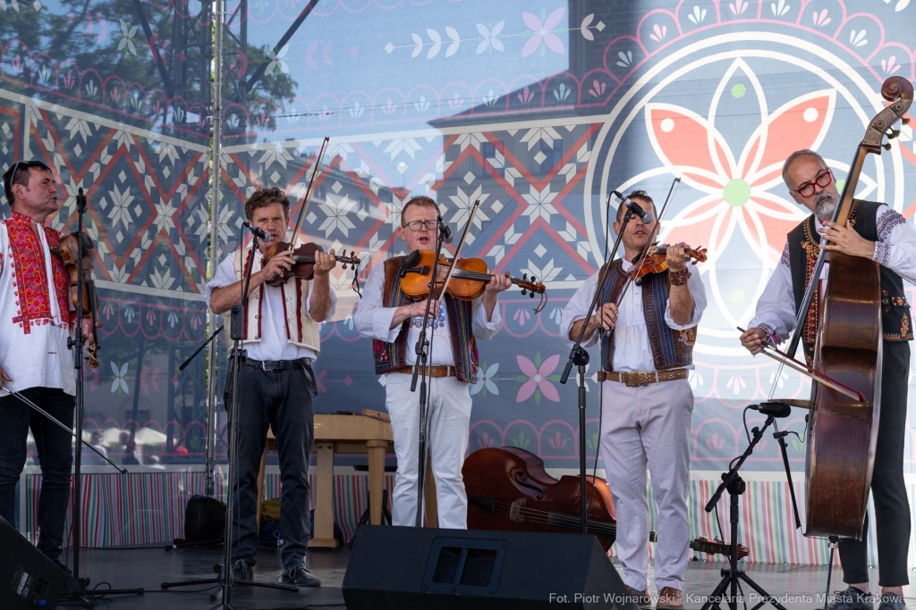 PW_550_008_fot. Piotr Wojnarowski.jpg-targi, sztuka, Kracik, Chamielec, folk, rynek  Autor: P. Wojnarowski