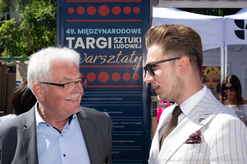 PW_550_010_fot. Piotr Wojnarowski.jpg-targi, sztuka, Kracik, Chamielec, folk, rynek  Autor: P. Wojnarowski