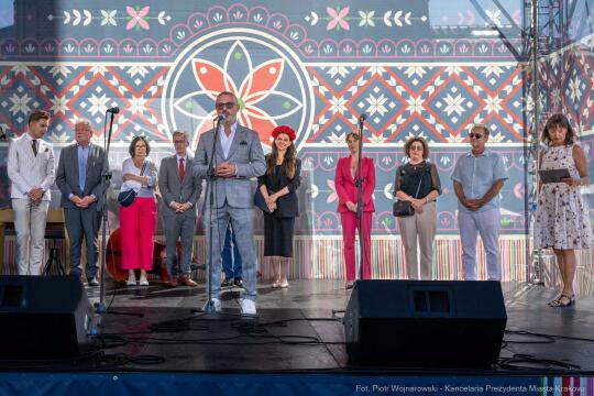 PW_550_016_fot. Piotr Wojnarowski.jpg-targi, sztuka, Kracik, Chamielec, folk, rynek