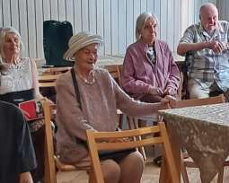 KXU_wiAR.jpg-„Poranna Przestrzeń Sztuki” w świetlicy DPS im. L. i A. Helclów.