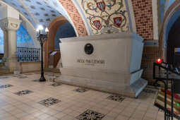 JG_250814_KRK_7668.jpg-Noc Cracovia Sacra 2025: Korony, infuły i królewskie artefakty
