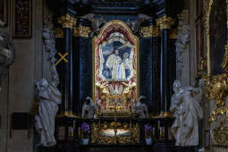 JG_250814_KRK_7685.jpg-Noc Cracovia Sacra 2025: Korony, infuły i królewskie artefakty