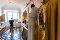 JG_250814_KRK_7696.jpg-Noc Cracovia Sacra 2025: Korony, infuły i królewskie artefakty