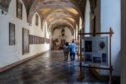 JG_250814_KRK_7744.jpg-Noc Cracovia Sacra 2025: Korony, infuły i królewskie artefakty