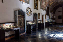 JG_250814_KRK_7762.jpg-Noc Cracovia Sacra 2025: Korony, infuły i królewskie artefakty