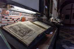 JG_250814_KRK_7767.jpg-Noc Cracovia Sacra 2025: Korony, infuły i królewskie artefakty