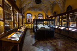 JG_250814_KRK_7799.jpg-Noc Cracovia Sacra 2025: Korony, infuły i królewskie artefakty